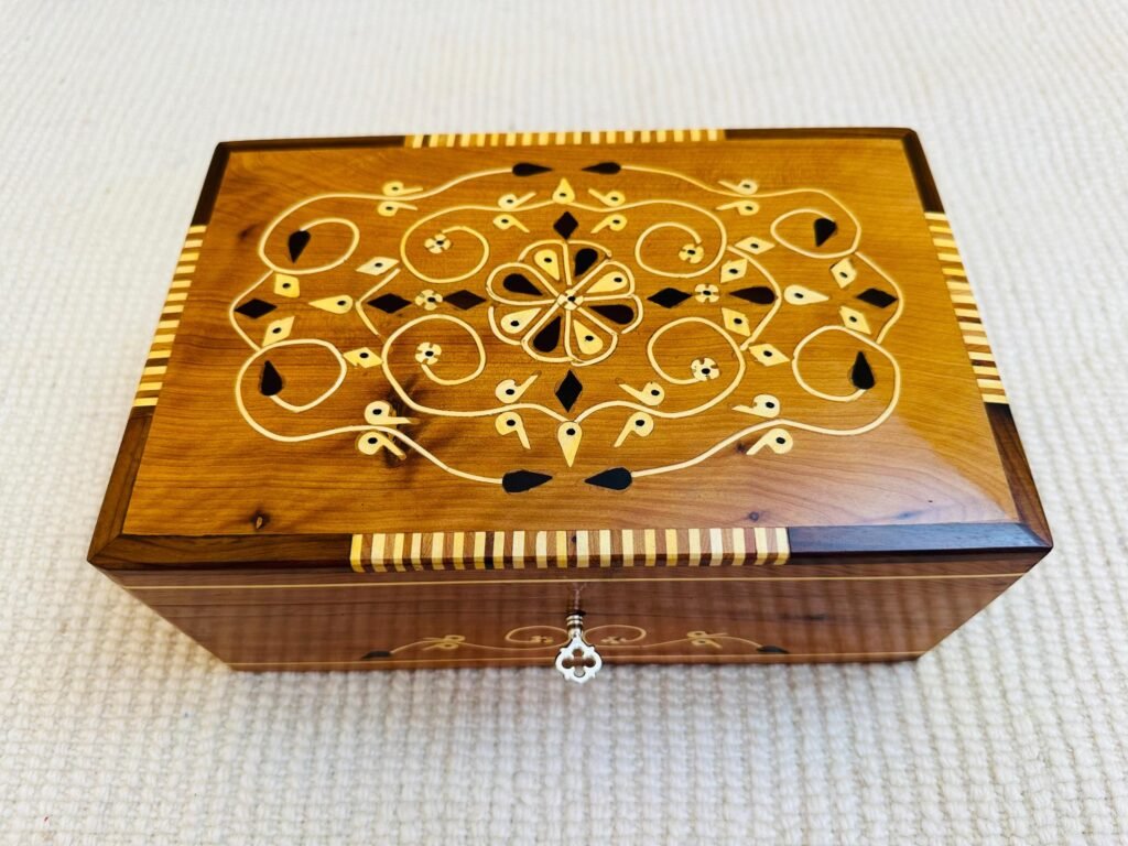 Handmade Moroccan marquetry keepsake box with thuya and ebony inlay